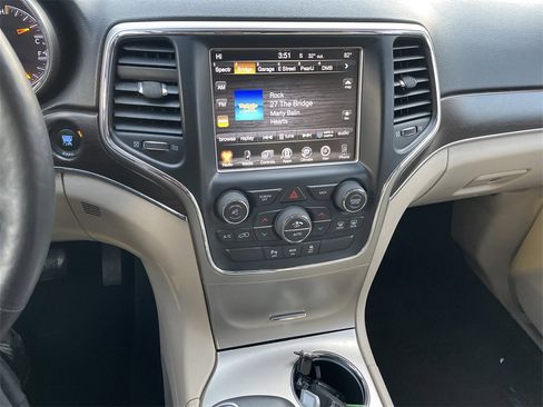 Used 2014 Jeep Grand Cherokee Limited image 18