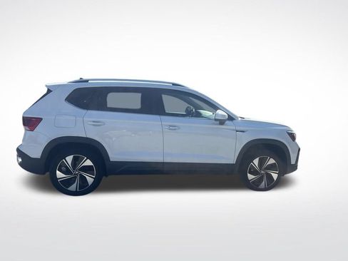 Used 2024 Volkswagen Taos SE AWD/4WD image 15