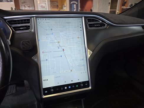 Used 2015 Tesla Model S 70D image 25