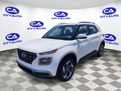 Used 2025 Hyundai Venue SEL FWD image 1