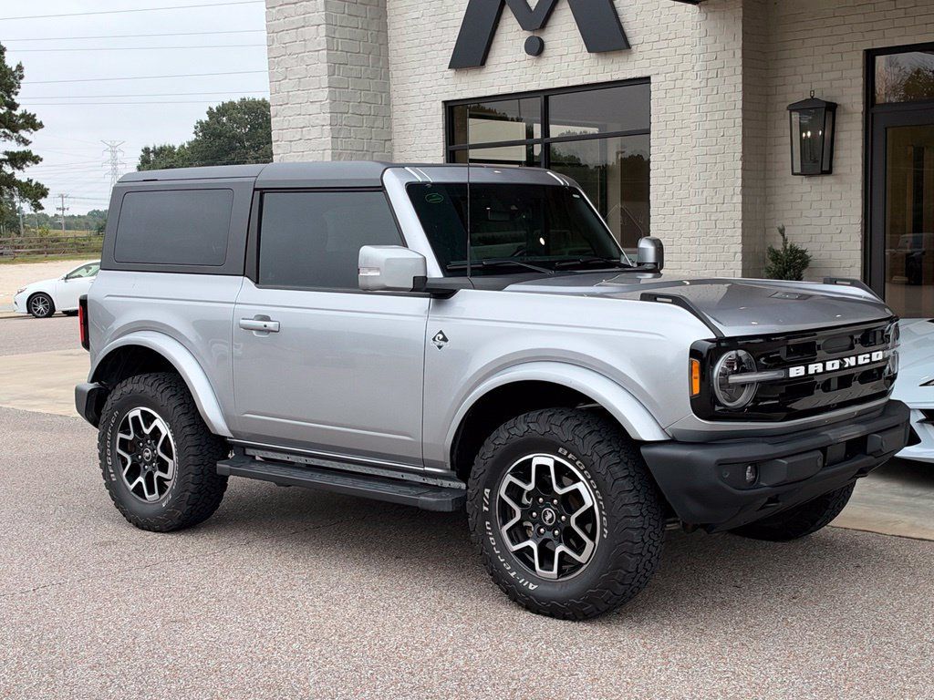 Used 2022 Ford Bronco Outer Banks AWD/4WD image 1