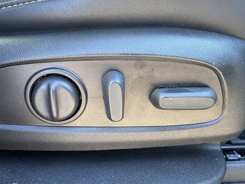 Used 2023 Chevrolet Traverse LT w/ LT Premium Package image 38