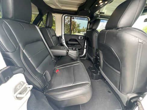 Used 2020 Jeep Wrangler Unlimited Sahara w/ LED Lighting Group AWD/4WD image 26