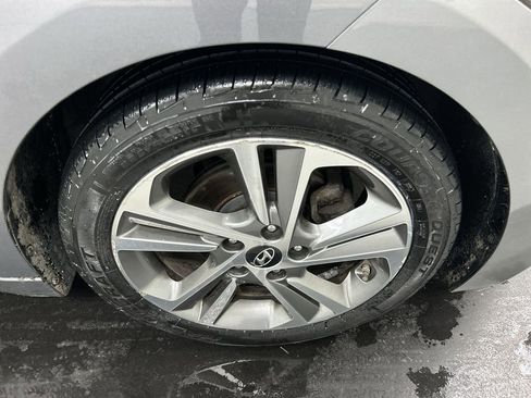 Used 2017 Hyundai Elantra Limited FWD image 8
