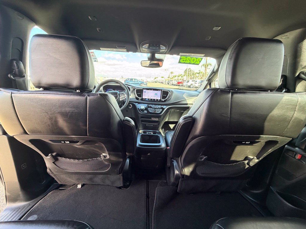 Used 2025 Chrysler Pacifica Select FWD image 13