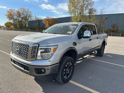 Used 2016 Nissan Titan PRO-4X w/ Pro-4x Convenience Package image 6