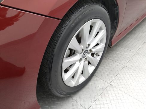 Used 2018 Toyota Camry LE image 31