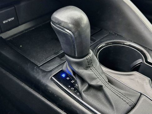 Used 2020 Toyota Camry SE FWD image 18