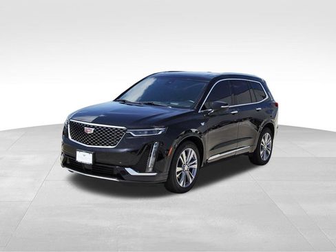 Used 2025 Cadillac XT6 Premium Luxury w/ Platinum Package FWD image 2