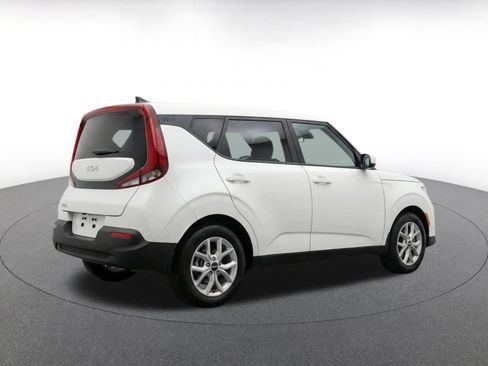 Used 2025 Kia Soul LX w/ LX Technology Package FWD image 11