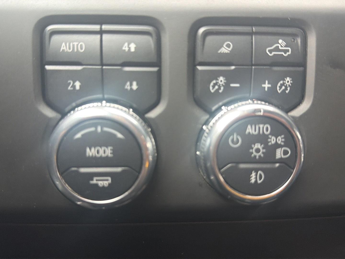 Used 2025 GMC Sierra 3500 Denali w/ Technology Package AWD/4WD image 11