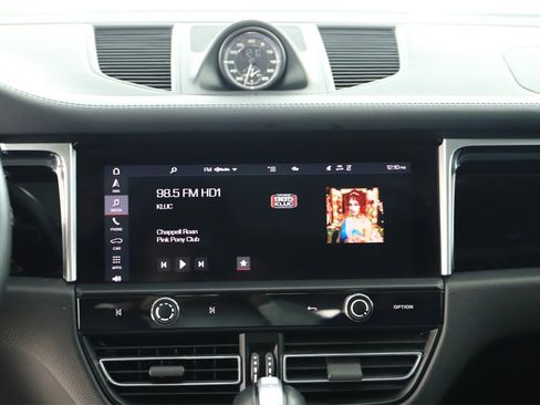 Used 2023 Porsche Macan Turbo image 19