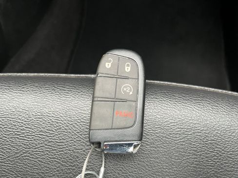 Used 2025 Jeep Compass Limited image 22