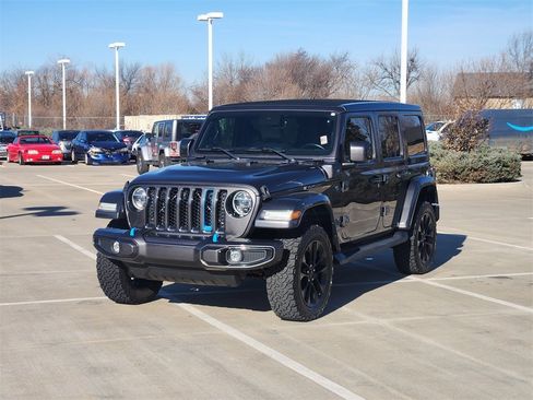 Used 2021 Jeep Wrangler Unlimited Sahara image 3
