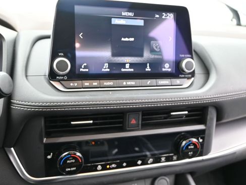 Used 2023 Nissan Rogue SV w/ SV Premium B Package image 23