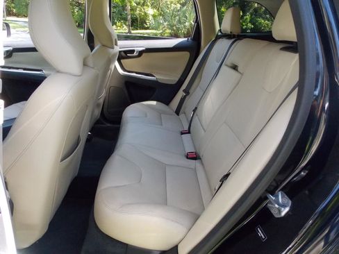 Used 2016 Volvo XC60 T5 Premier w/ Proximity Package FWD image 16