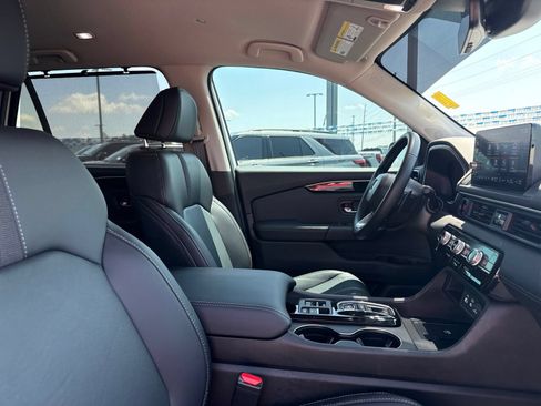 Used 2025 Honda Pilot EX-L image 7
