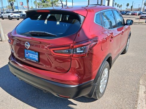 Used 2020 Nissan Rogue Sport S image 8