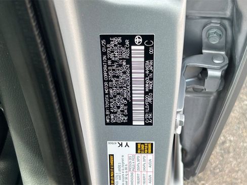 Used 2025 Toyota Prius LE image 32