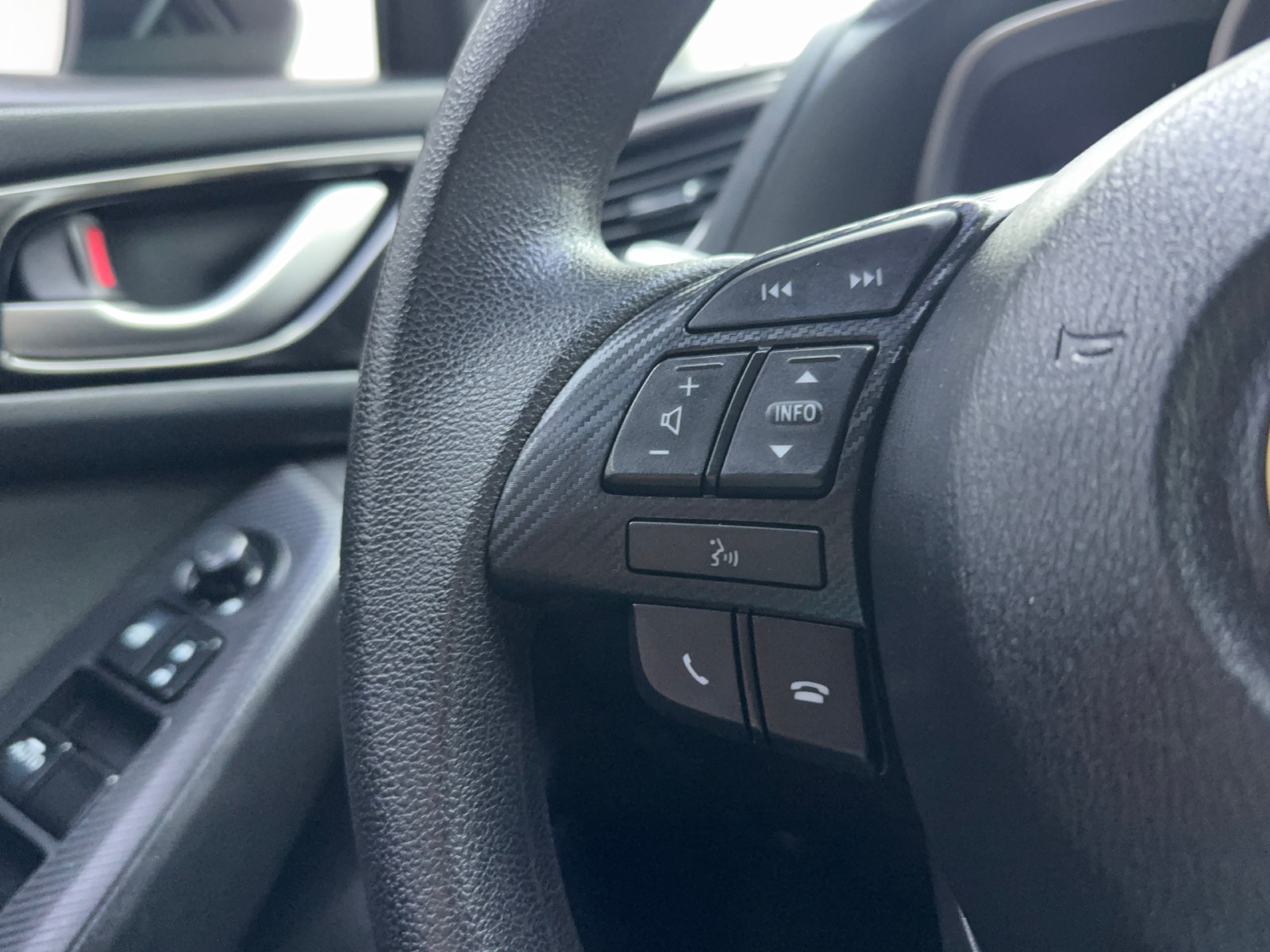 Used 2015 MAZDA MAZDA3 i Sport FWD image 33