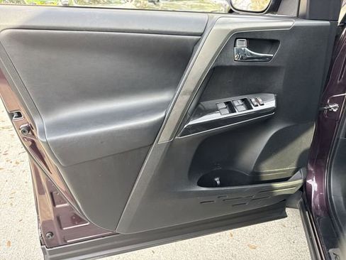 Used 2016 Toyota RAV4 SE image 13