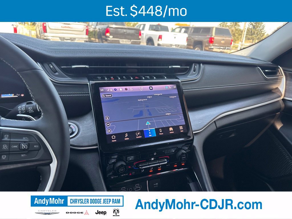 Used 2023 Jeep Grand Cherokee Limited w/ Black Appearance Package AWD/4WD image 10