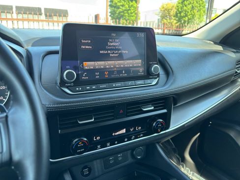 Used 2025 Nissan Rogue SV AWD/4WD image 17