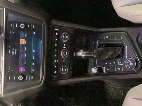 Used 2018 Volkswagen Tiguan SE w/ Panoramic Sunroof Package image 15