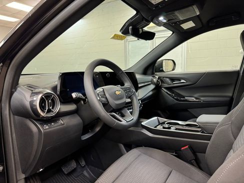 Used 2026 Chevrolet Equinox LT w/ Safety and Technology Package image 13