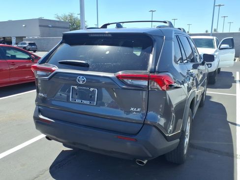 Used 2020 Toyota RAV4 XLE w/ Convenience Package FWD image 3