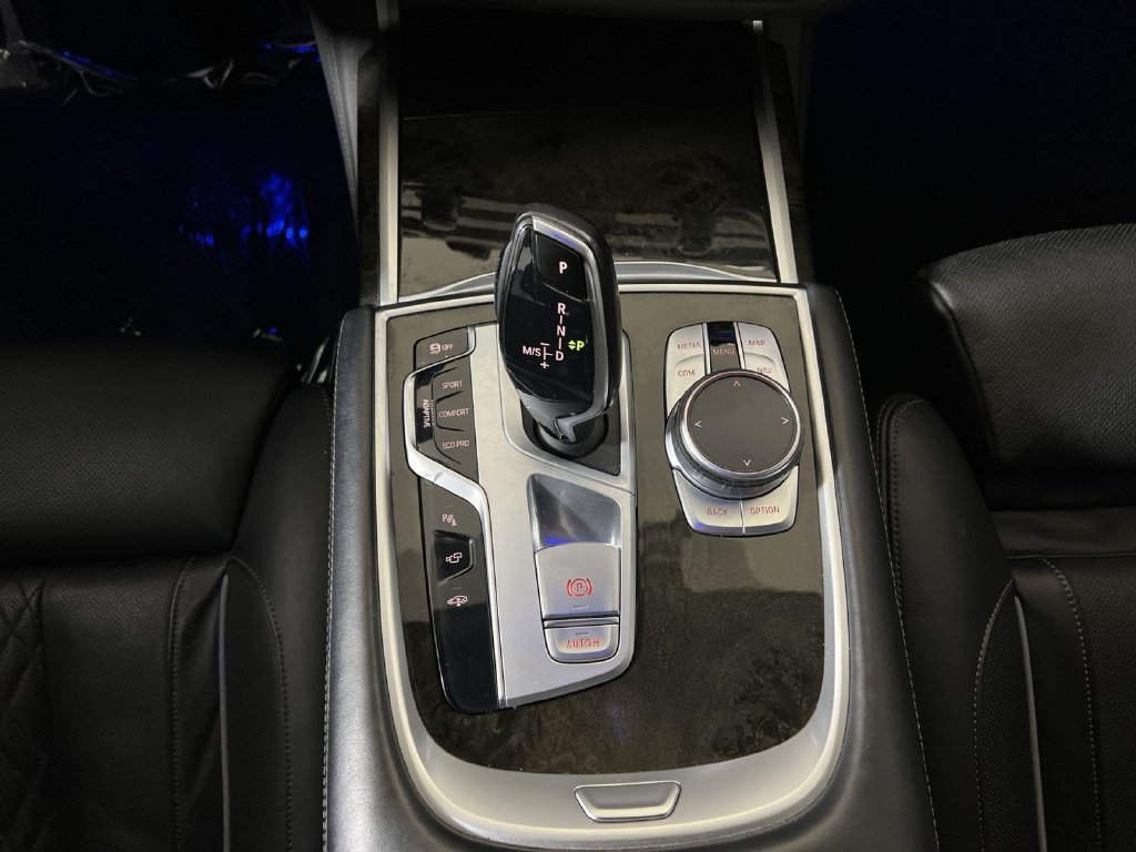 Used 2022 BMW 750i xDrive w/ M Sport Package AWD/4WD image 22