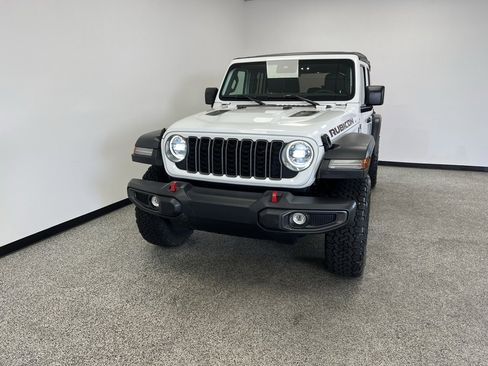 Used 2025 Jeep Wrangler Unlimited Rubicon image 3