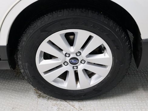 Used 2017 Subaru Outback 2.5i Premium image 19