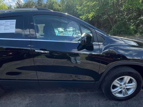 Used 2019 Chevrolet Trax LT w/ LT Convenience Package AWD/4WD image 11