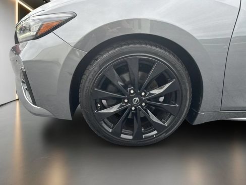 Used 2023 Nissan Maxima SR w/ Sport Mat Group FWD image 10