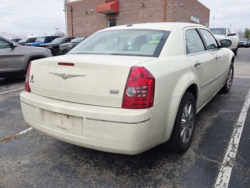 Used 2010 Chrysler 300 Touring image 2