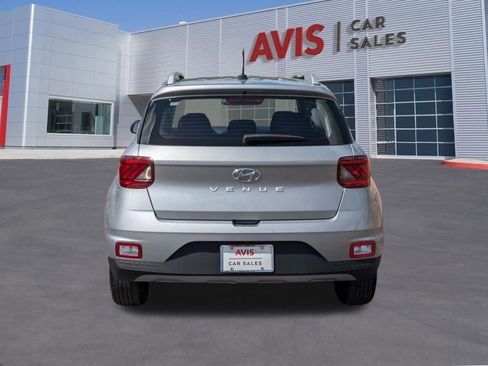 Used 2025 Hyundai Venue SEL image 7