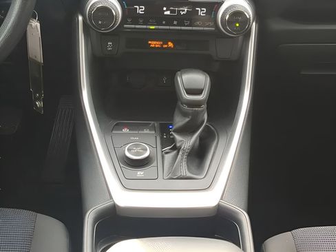 Used 2021 Toyota RAV4 LE image 25