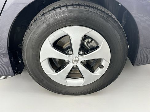 Used 2013 Toyota Prius Four FWD image 11