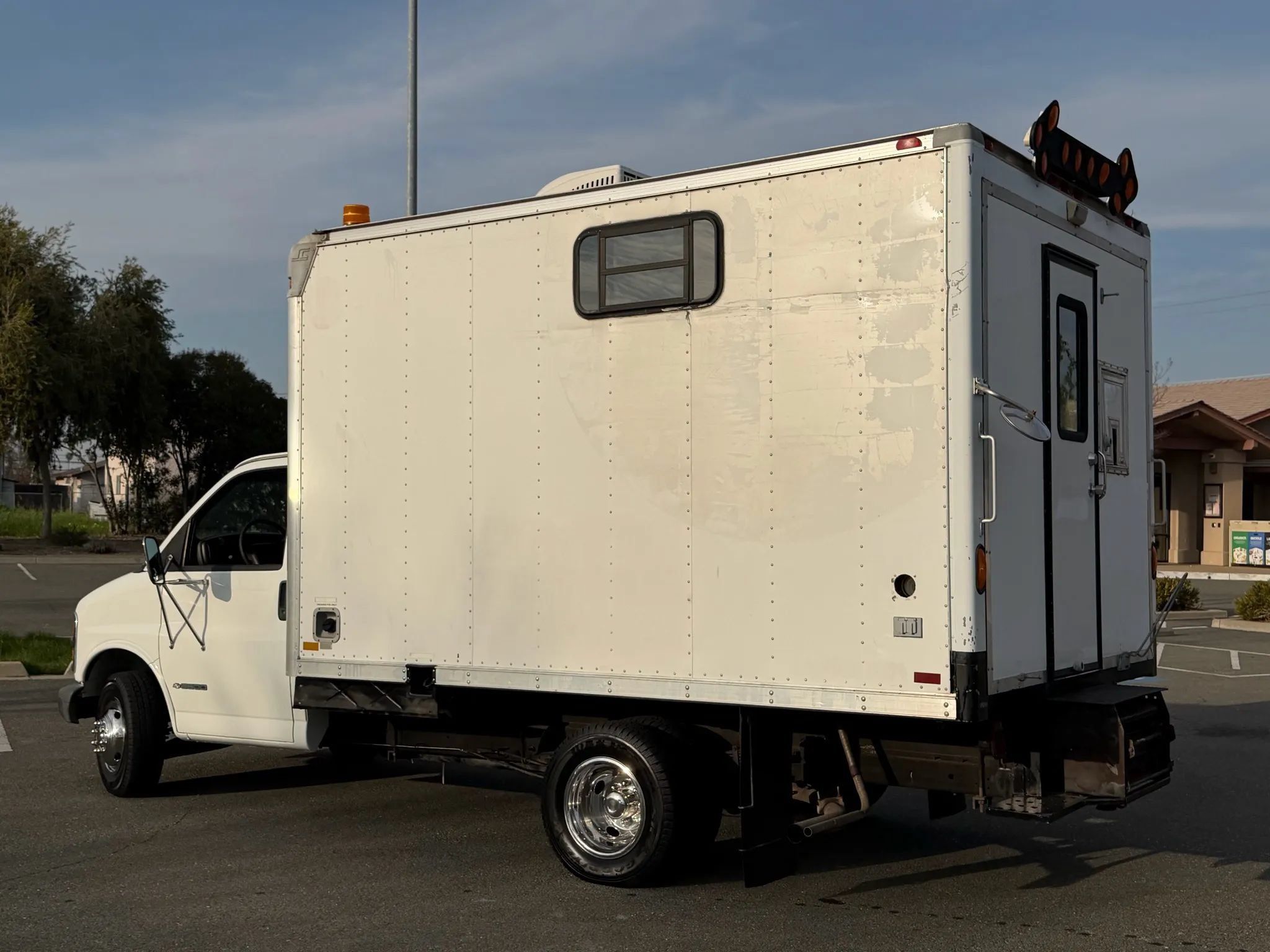 Used 2002 Chevrolet Express 3500 w/ Appearance Pkg RWD image 6
