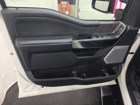 Used 2025 Ford F250 Platinum image 9