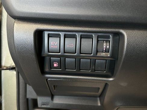 Used 2025 Subaru Forester Limited AWD/4WD image 18