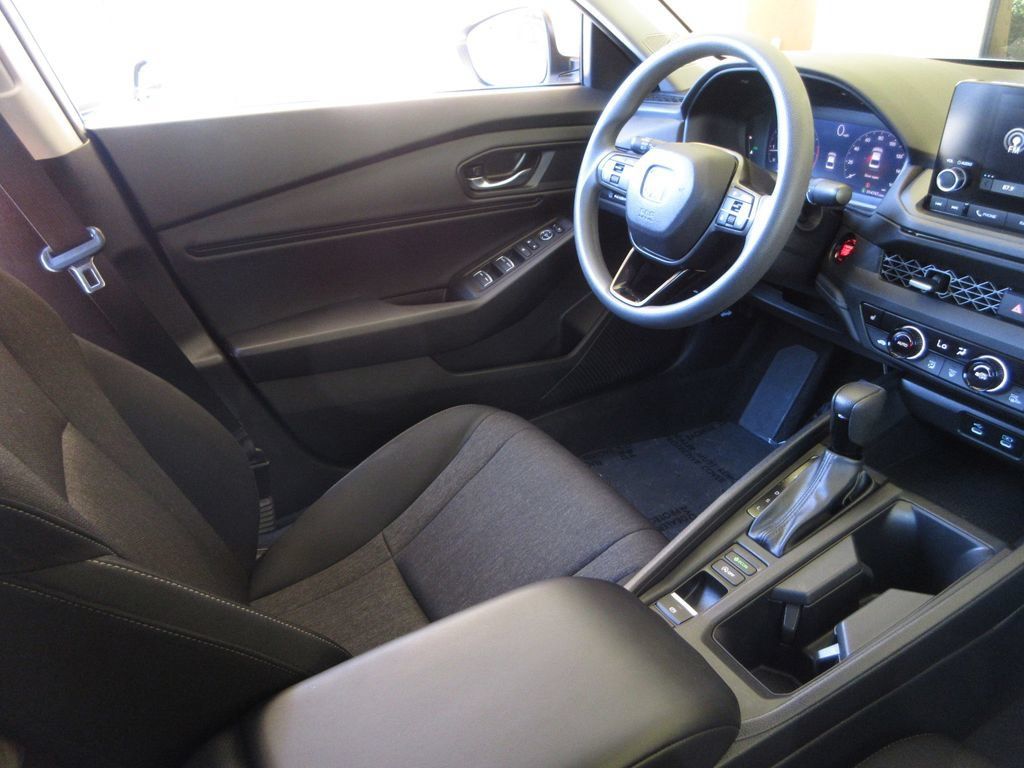 Used 2023 Honda Accord EX image 21