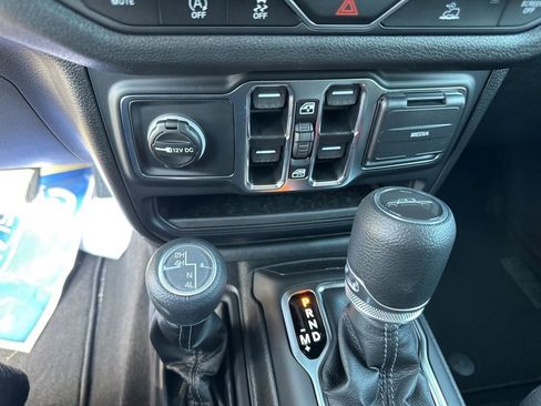 New 2025 Jeep Gladiator Sport image 23