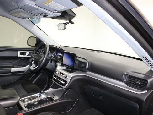 Used 2023 Ford Explorer XLT AWD/4WD image 29