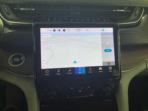 Used 2023 Jeep Grand Cherokee Summit image 21