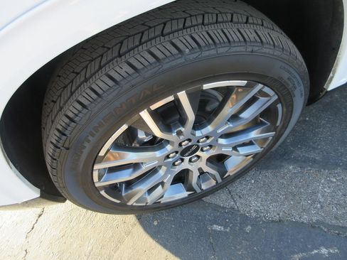 Certified 2026 GMC Acadia Denali Ultimate w/ LPO, All-Weather Package AWD/4WD image 14