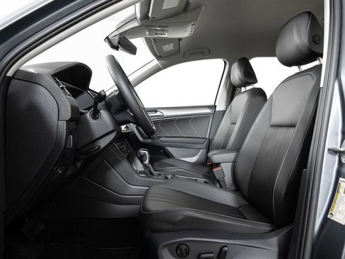 Used 2023 Volkswagen Tiguan SE image 15