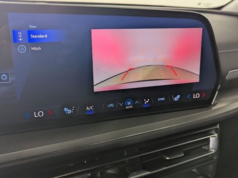 Used 2025 Chevrolet Traverse LT w/ LPO, Floor Liner Package FWD image 22