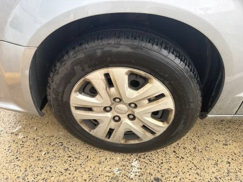 Used 2018 Dodge Grand Caravan SE FWD image 4